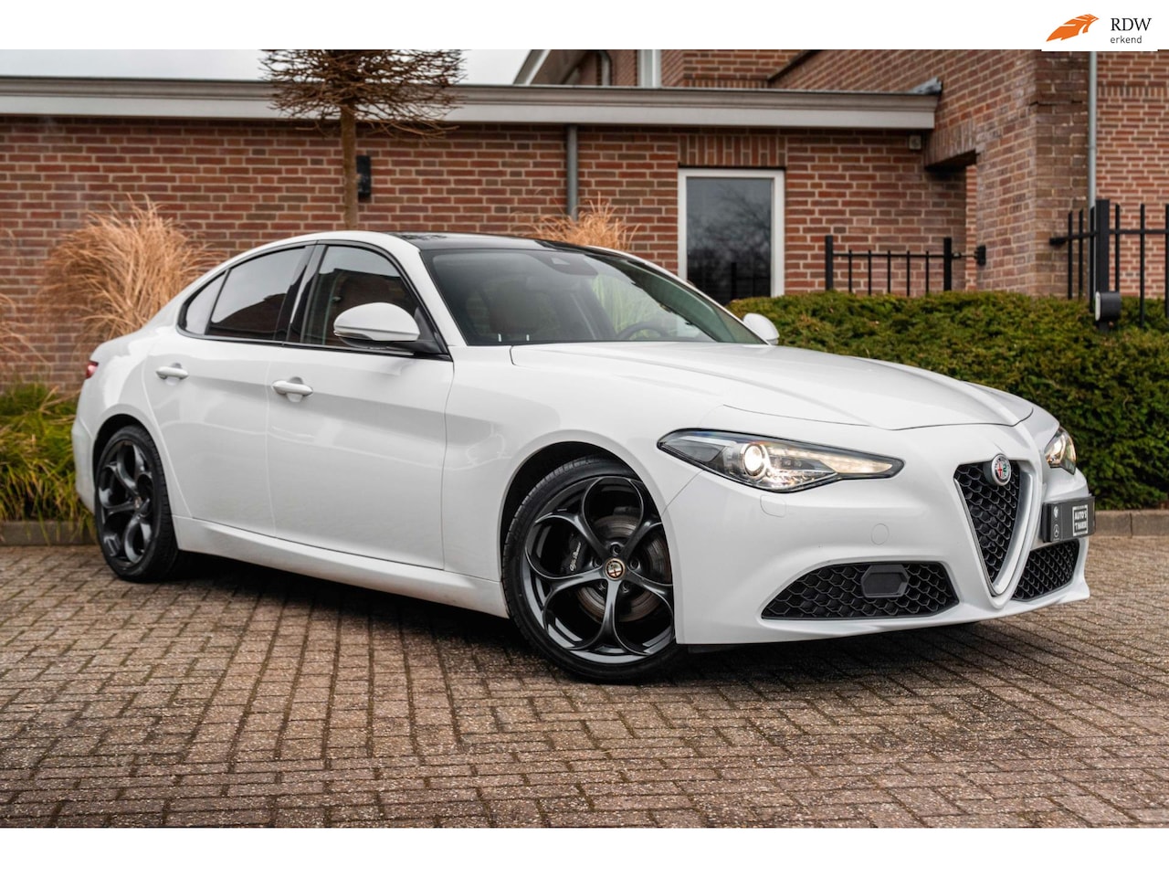 Alfa Romeo Giulia - 2.0T Super 200 PK Aut. Pano Keyless Half/Leder Xenon 19'' - AutoWereld.nl