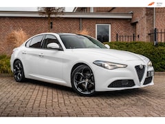 Alfa Romeo Giulia - 2.0T Super 200 PK Aut. Pano Keyless Half/Leder Xenon 19''