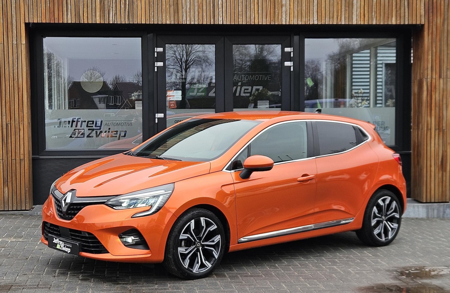 Renault Clio - 1.0 TCe Intens navi. led. cruise. 17 inch. leder/stof. - AutoWereld.nl