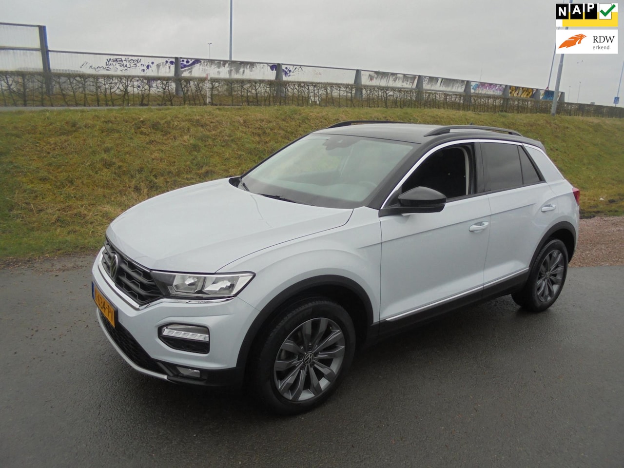Volkswagen T-Roc - Volkswagen T-Roc 1.5 Tsi automaat airco ecc lmv navigatie - AutoWereld.nl