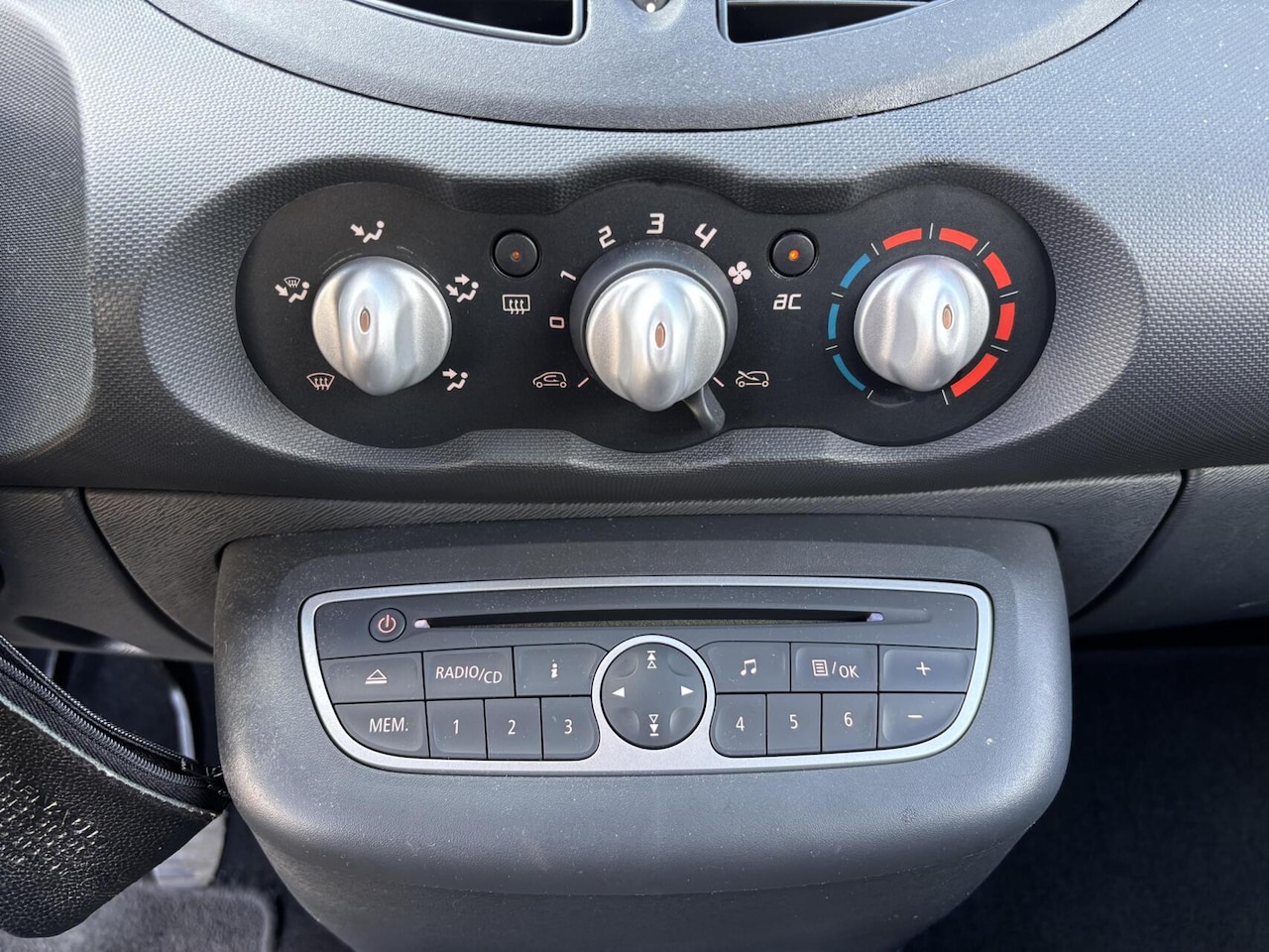 Renault Twingo - 1.2 16V Collection met maar 56.747 km 1ste EIG/ Cruise Control/ Airco/ Private Glass/ L.M.