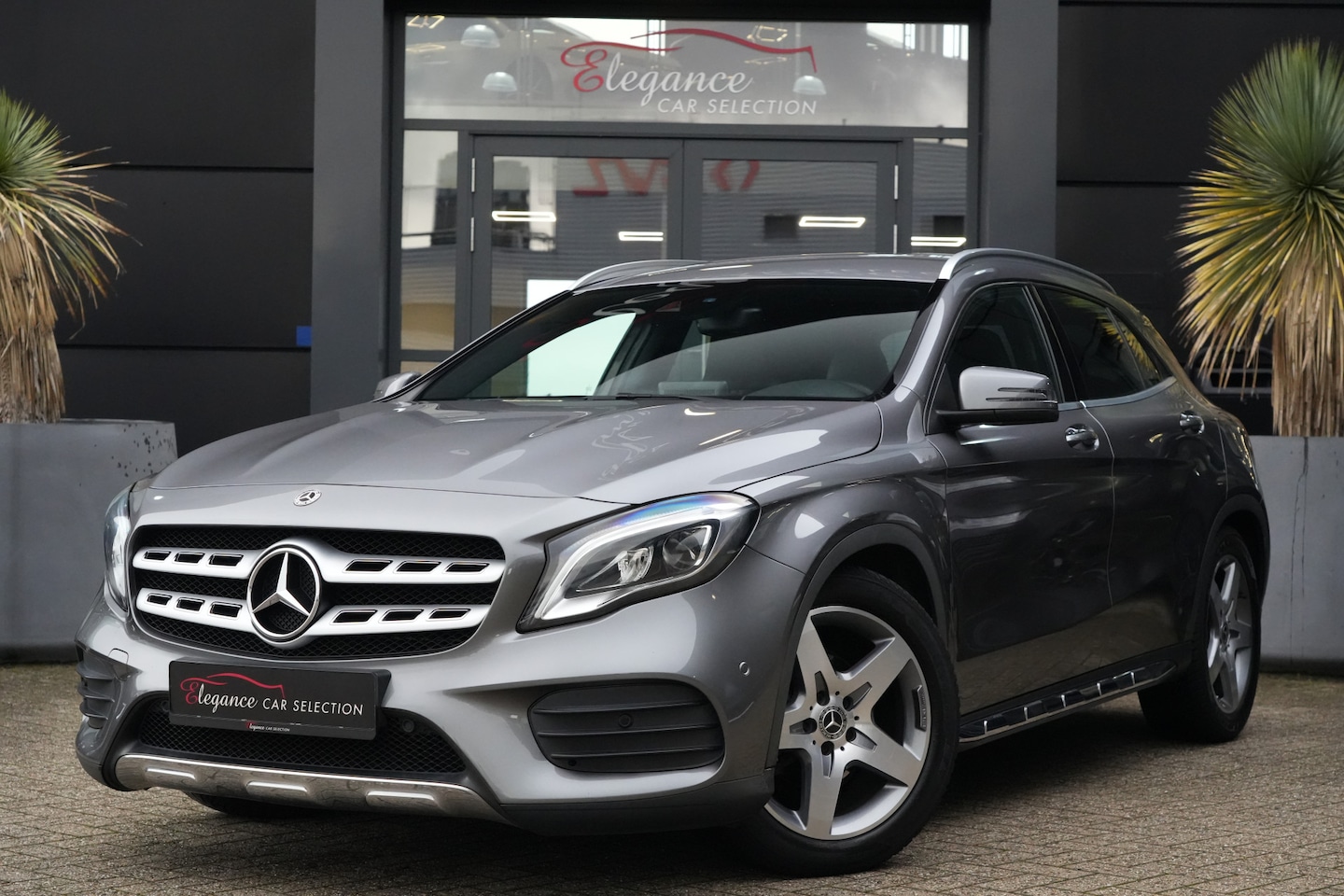 Mercedes-Benz GLA-Klasse - 180 Business Solution AMG 123pk Stoelverwarming/Navigatie/Camera - AutoWereld.nl