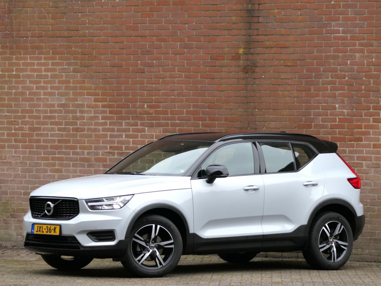 Volvo XC40 - 1.5 T3 AUT R-Design 12 MND garantie Camera / Apple carplay & And - AutoWereld.nl