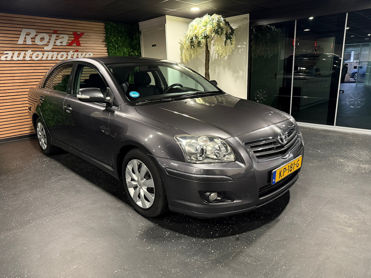 Toyota Avensis - 1.8 VVTi Luna TREKHAAK - ZEER MOOIE STAAT - CLIMA. - AutoWereld.nl