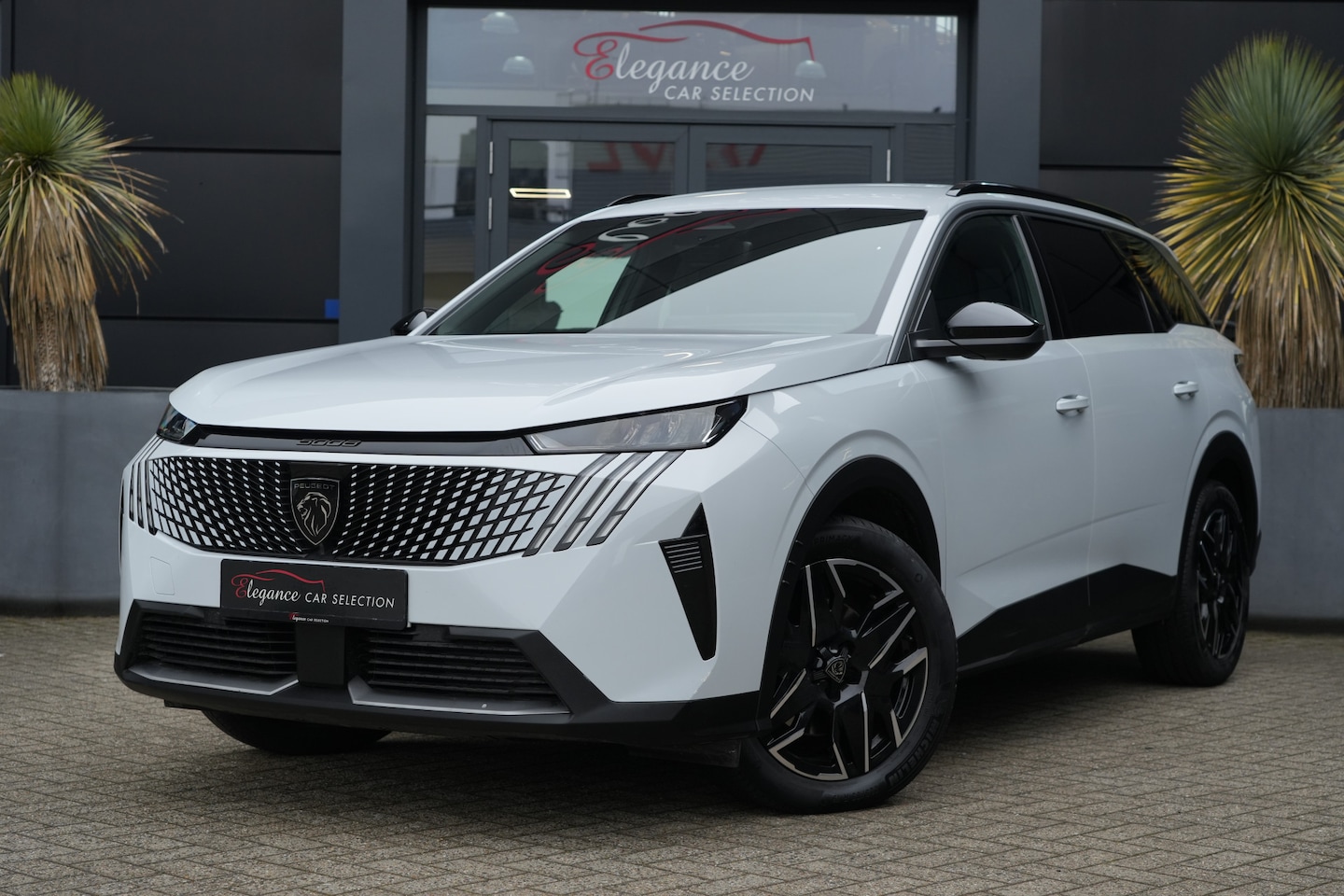 Peugeot 5008 - 1.2 Hybrid 145 Allure 7p 145pk AppleCarplay/Cruise/Camera - AutoWereld.nl