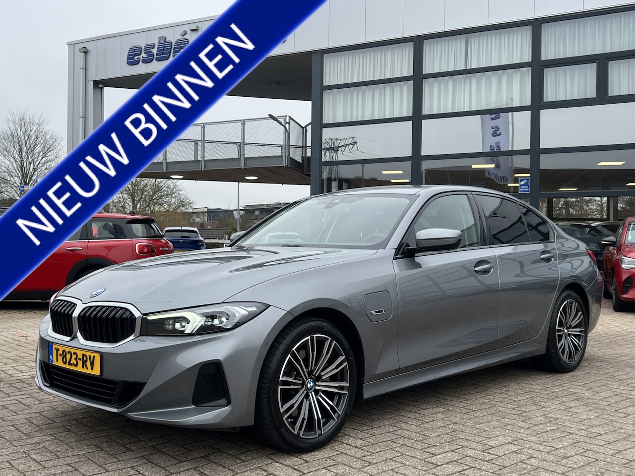 BMW 3-serie - 320e Widescreen Trekhaak Camera Elek Stoelen Leder Stoelverwarming 18 Inch Velgen Keyless - AutoWereld.nl