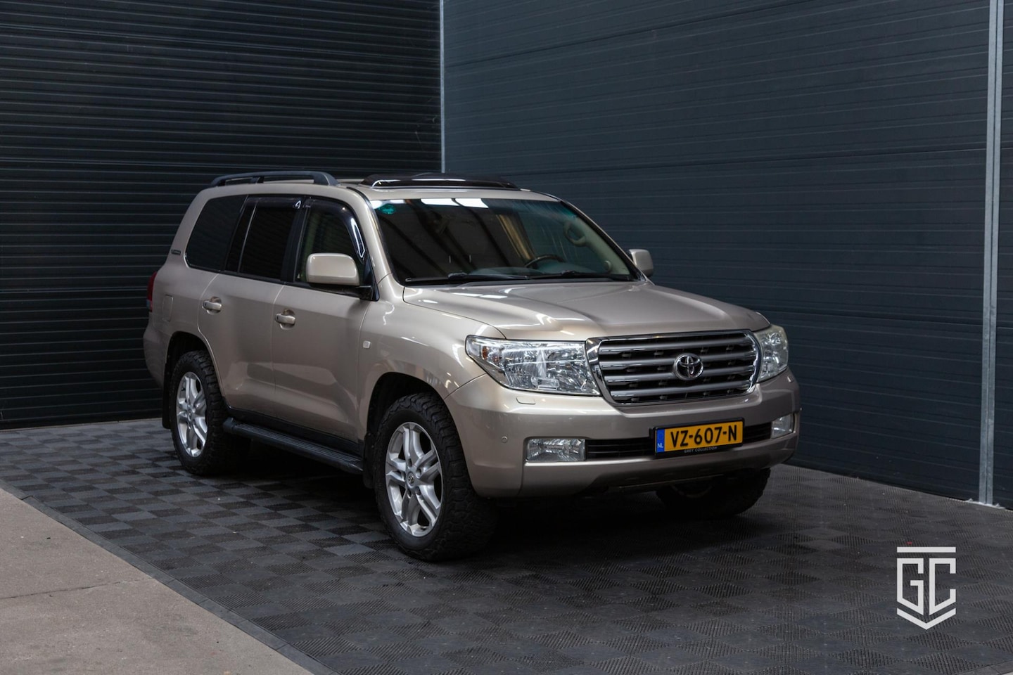 Toyota Land Cruiser V8 - 4.5 V8 D-4D Executive Standard Roof Window Van 4.5 V8 D-4D Executive Standard Roof Window Van - AutoWereld.nl