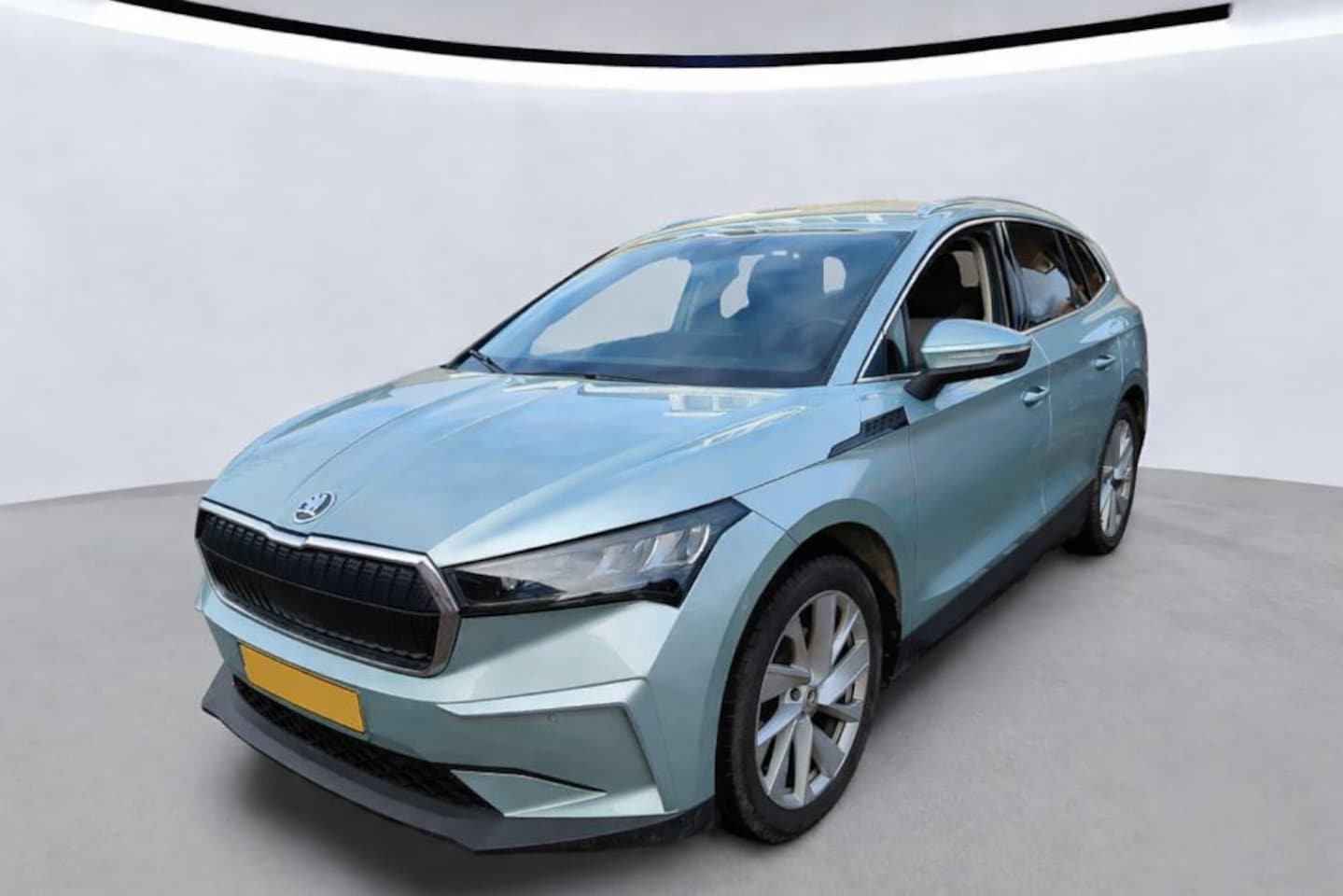Skoda Enyaq iV - 60 / Navigatie / Achteruitrijcamera / Getint Glas / 19''LMV - AutoWereld.nl