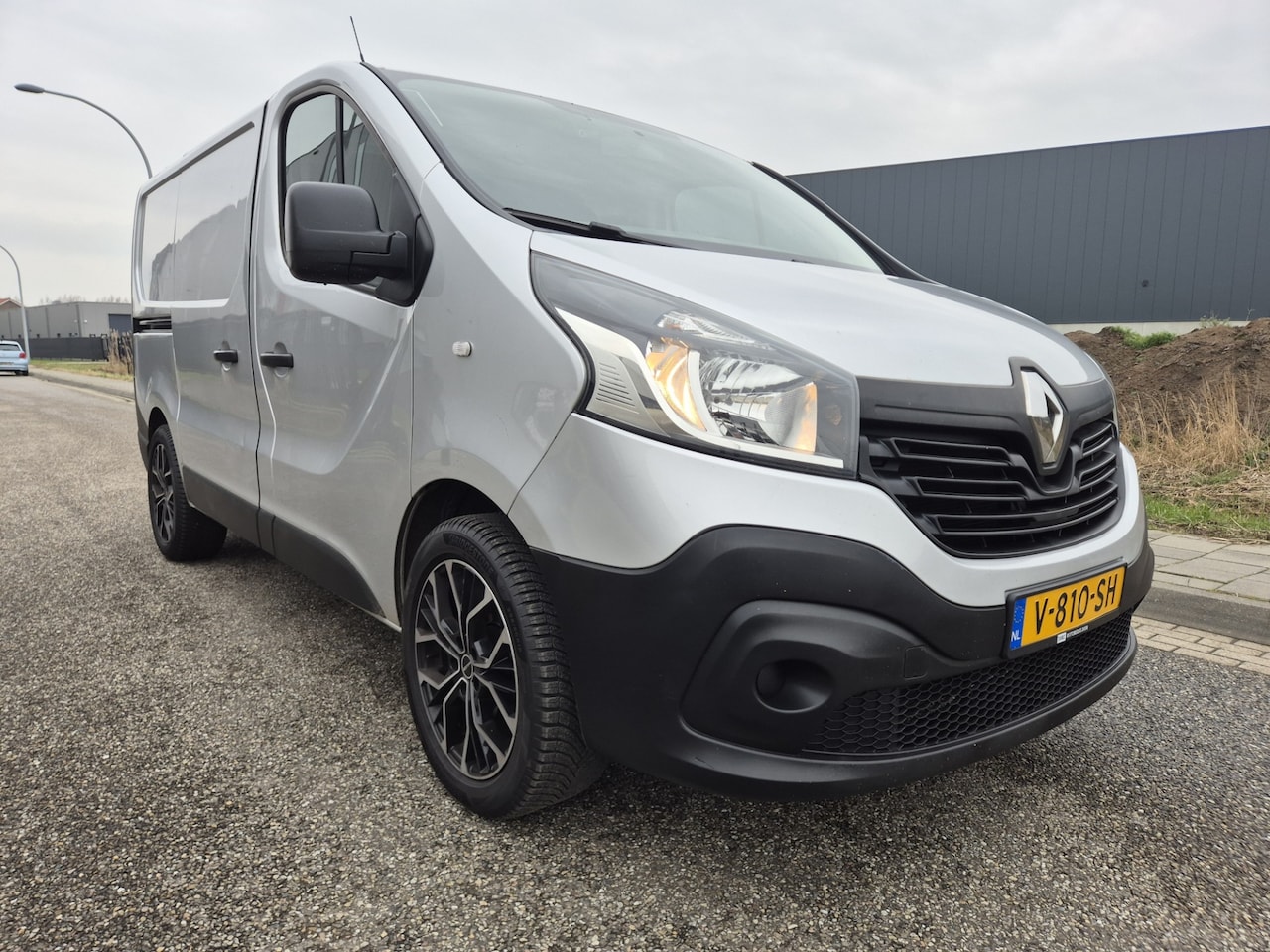 Renault Trafic - 1.6 dCi T29 L1H1 Générique Navigatie / trekhaak / 3 zitplaatsen - AutoWereld.nl