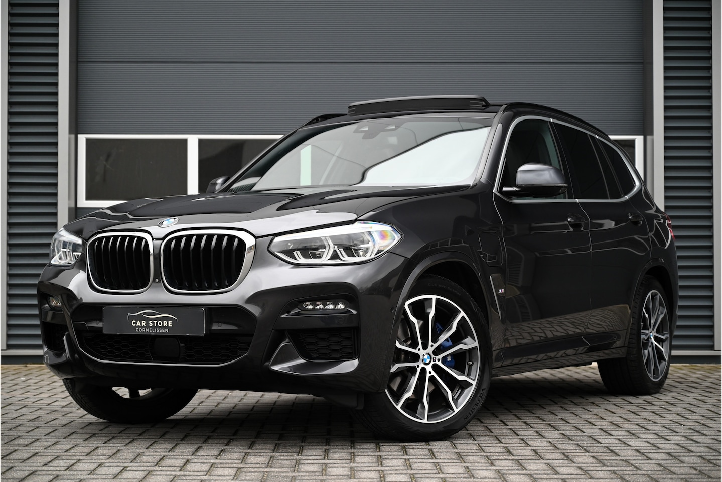 BMW X3 - xDrive30e M-SPORT / PANO / HARMAN KARDON / LEDER / MEMORY / HUD / PARFUM / TREKHAAK / DEAL - AutoWereld.nl