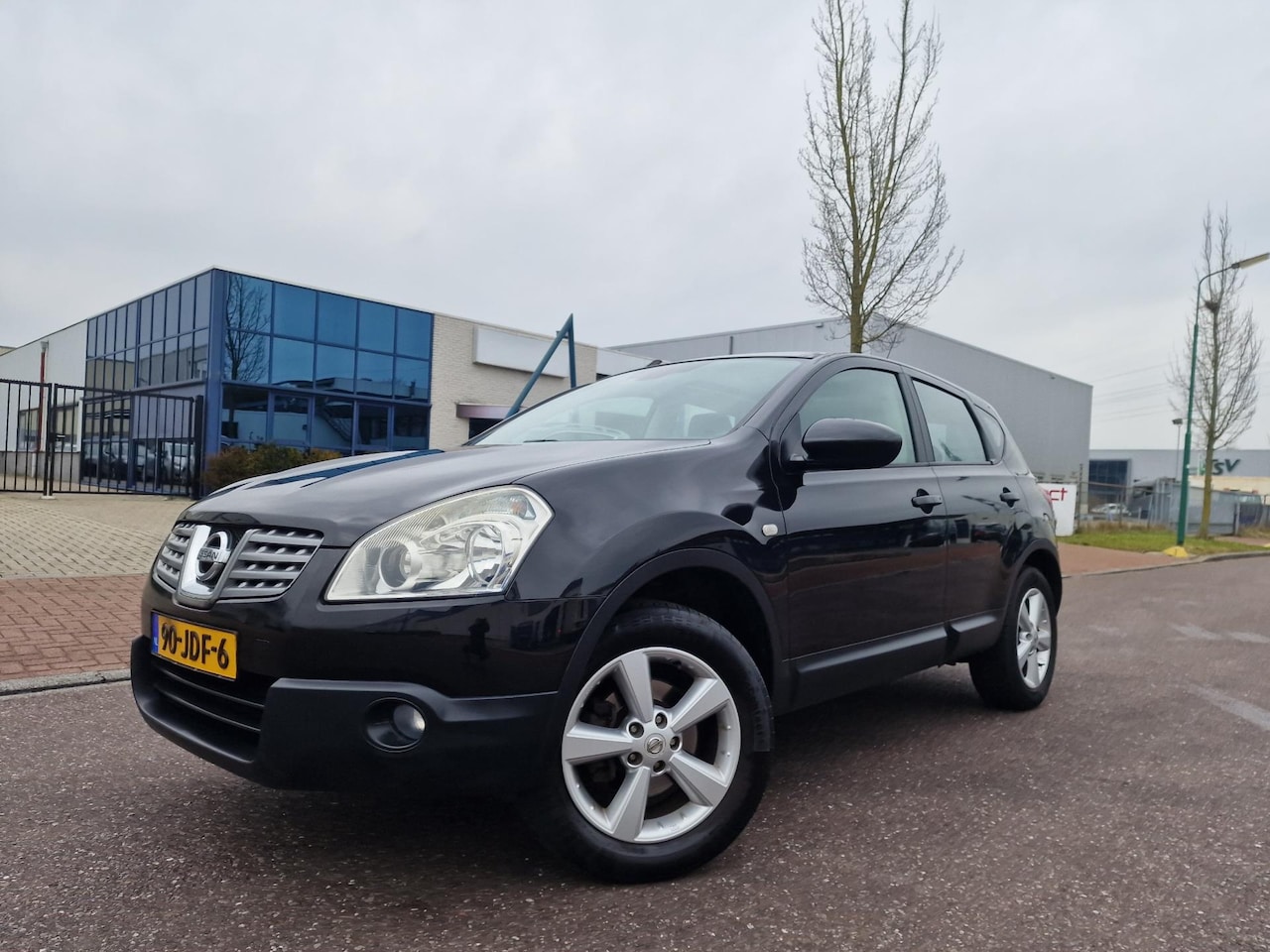 Nissan Qashqai - 1.6 Acenta PANO NAVI LEDER PSENSOR CRUISE TREKHAAK 2 X SLEUTELS - AutoWereld.nl