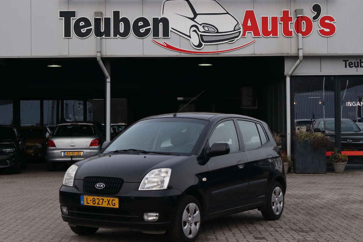 Kia Picanto - 1.1 LX Radio cd speler, Trekhaak, Elektrische ramen APK t/m 04-09-2026 - AutoWereld.nl