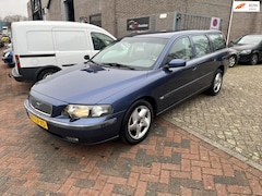 Volvo V70 - 2.4 Comfort Line 7P AUTOMAAT Trekhaak Airco
