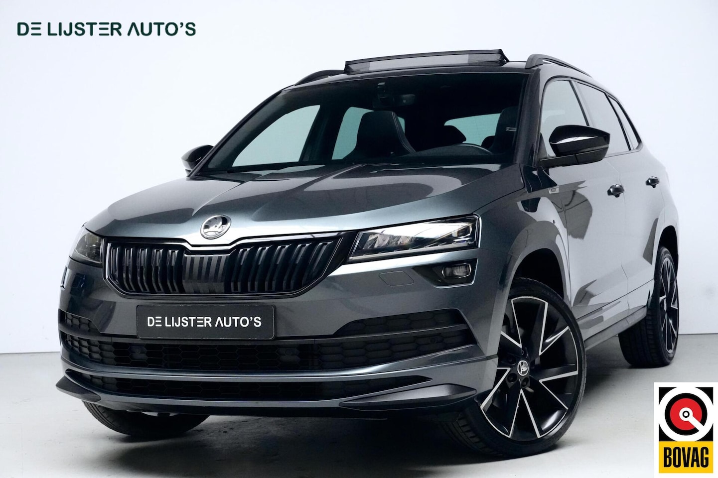 Skoda Karoq - 1.5 TSI ACT Sportline Automaat | Pano-dak | CarPlay | Acc | Virtual | Camera | Stuur + Sto - AutoWereld.nl