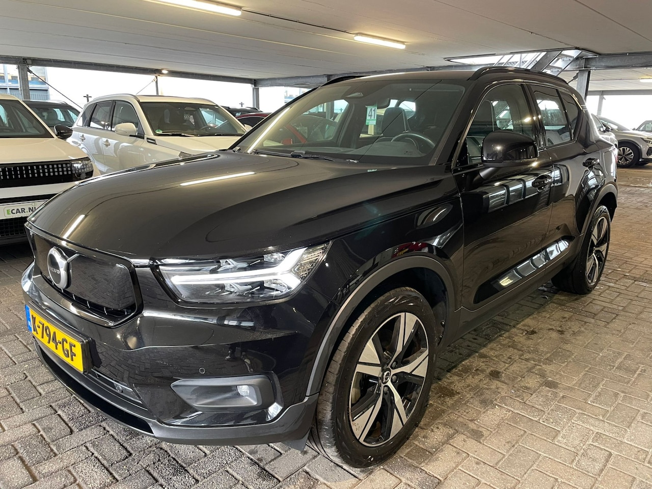 Volvo XC40 - Recharge P8 AWD R-Design Recharge P8 AWD R-Design - AutoWereld.nl