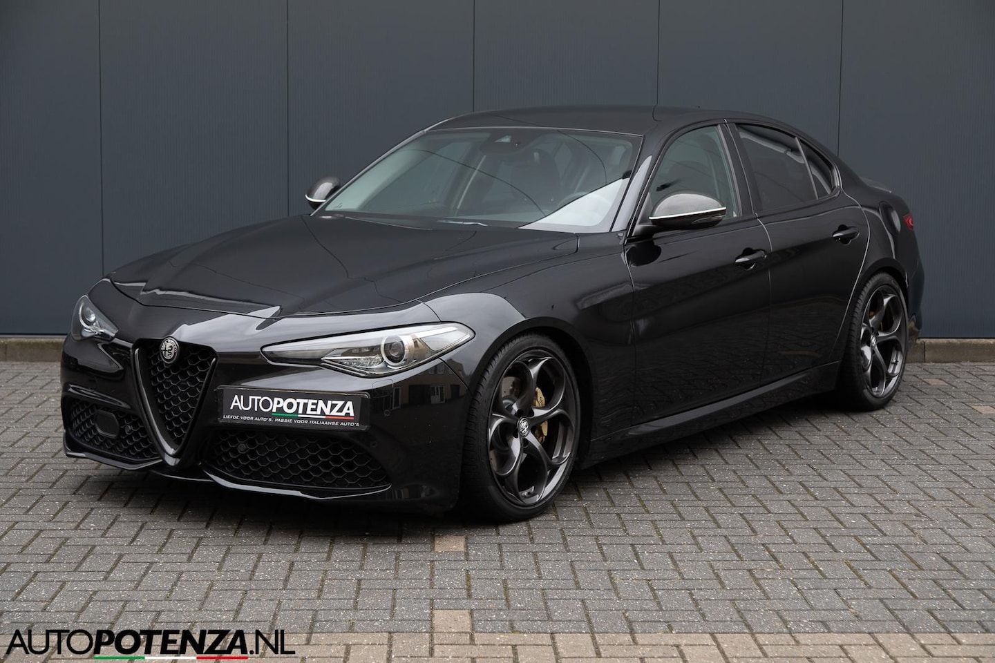 Alfa Romeo Giulia - 2.0 T AWD Veloce Q4 360PK 19" carbon leder - AutoWereld.nl