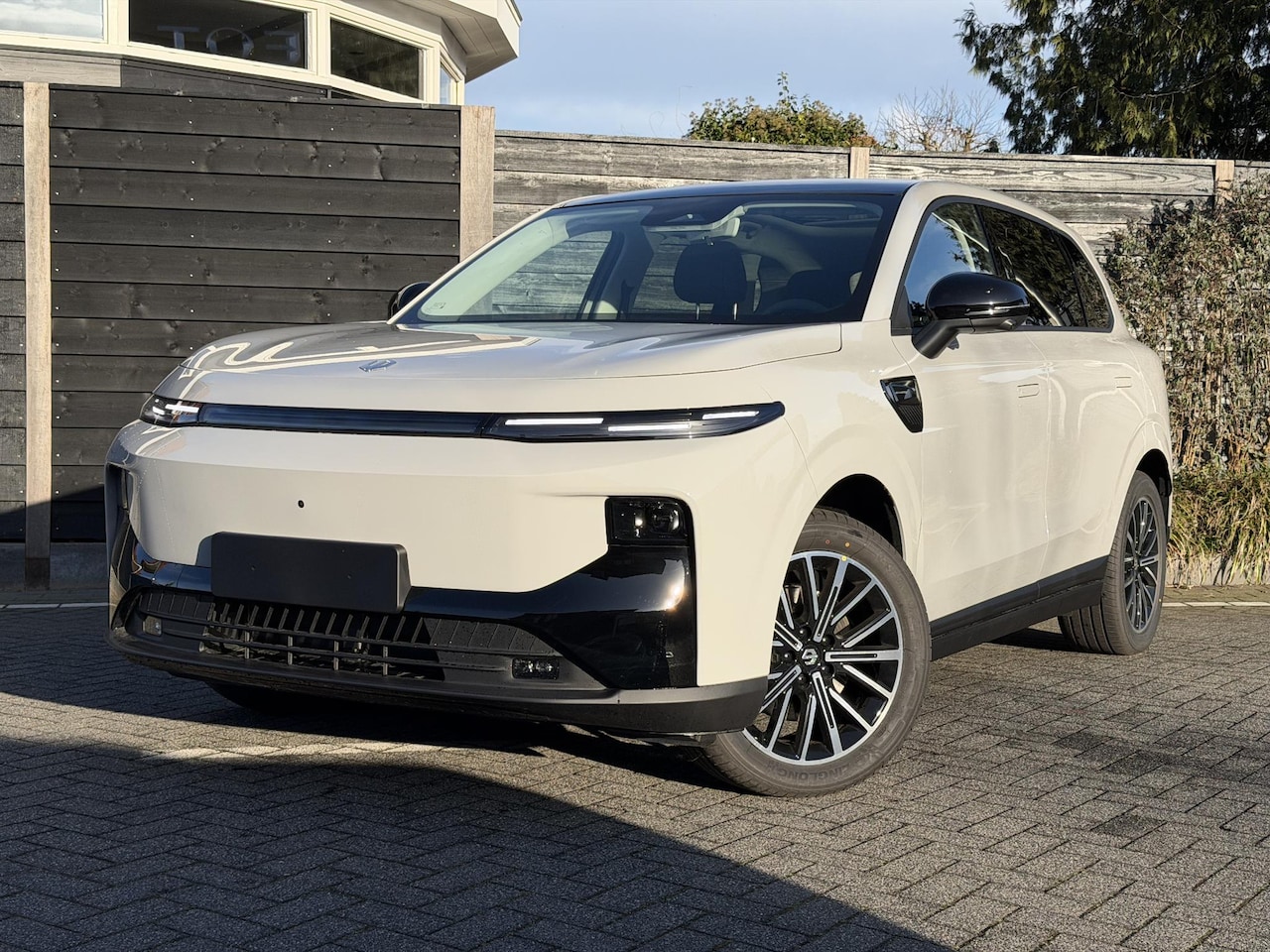 Leapmotor B10 - Design ProMax 67.1 kWh 218PK Automaat Navigatie, Camera 360, Lichtmetalen velgen, Elektris - AutoWereld.nl