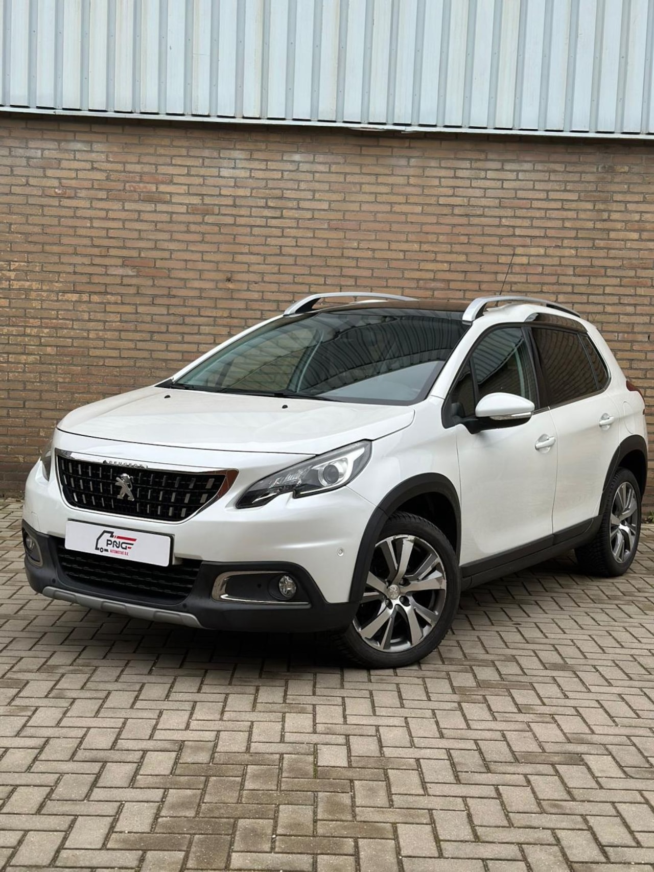 Peugeot 2008 - 1.2 PureTech Blue Lease Executive PANO - CRUISE - CAMERA - AutoWereld.nl