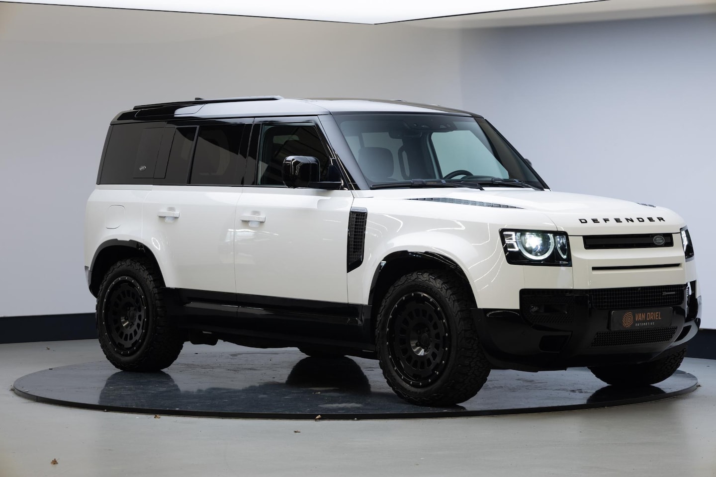 Land Rover Defender 110 - 2.0 P400e 110 X-Dynamic HSE 2.0 P400e 110 X-Dynamic HSE - AutoWereld.nl