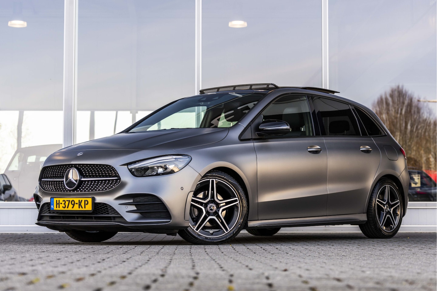 Mercedes-Benz B-klasse - 200 Business Solution AMG | Pano | Magno | E-Trekhaak - AutoWereld.nl