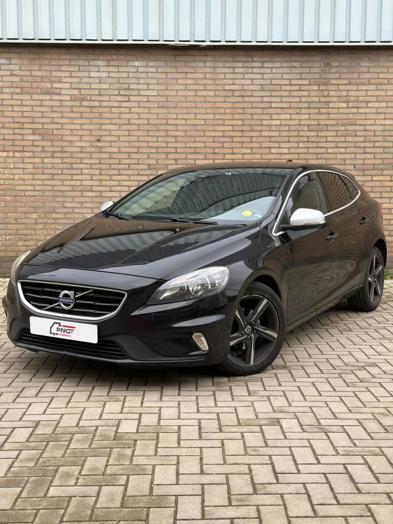 Volvo V40 - 2.0 D2 R-Design NAVI - AIRCO - EURO6 - AutoWereld.nl