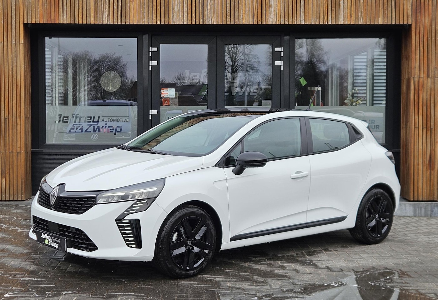 Renault Clio - 1.6 E-Tech Full Hybrid 145 evolution automaat. led. cruise. apple carplay. zwart dak/zwart - AutoWereld.nl
