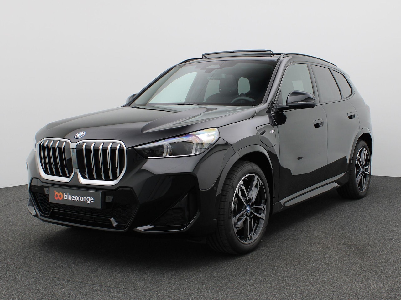 BMW X1 - xDrive25e 245PK Aut. M-Sport, Pano-Schuifdak, Keyless, Digital Key, Stoelverwarming, LED v - AutoWereld.nl