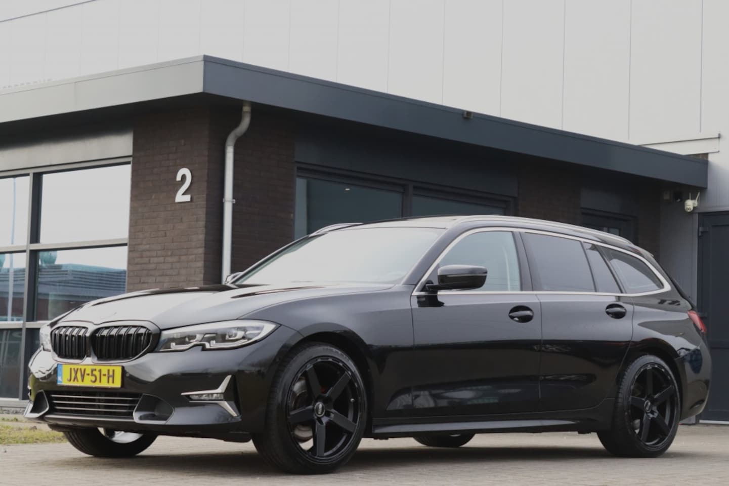 BMW 3-serie Touring - 320d Luxury Line Pano Leder 19inch Dealer OH. - AutoWereld.nl