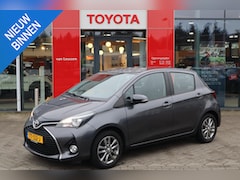 Toyota Yaris - 1.3 VVT-i DYNAMIC 5-DEURS AIRCO NAVIGATIE LM-VELGEN PARKEERCAMERA BLUETOOTH 6-SPEED