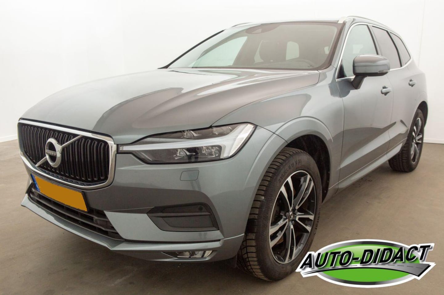 Volvo XC60 - Xc-60 2.0 B4 Automaat Leder Navi Motorschade Momentum Business - AutoWereld.nl
