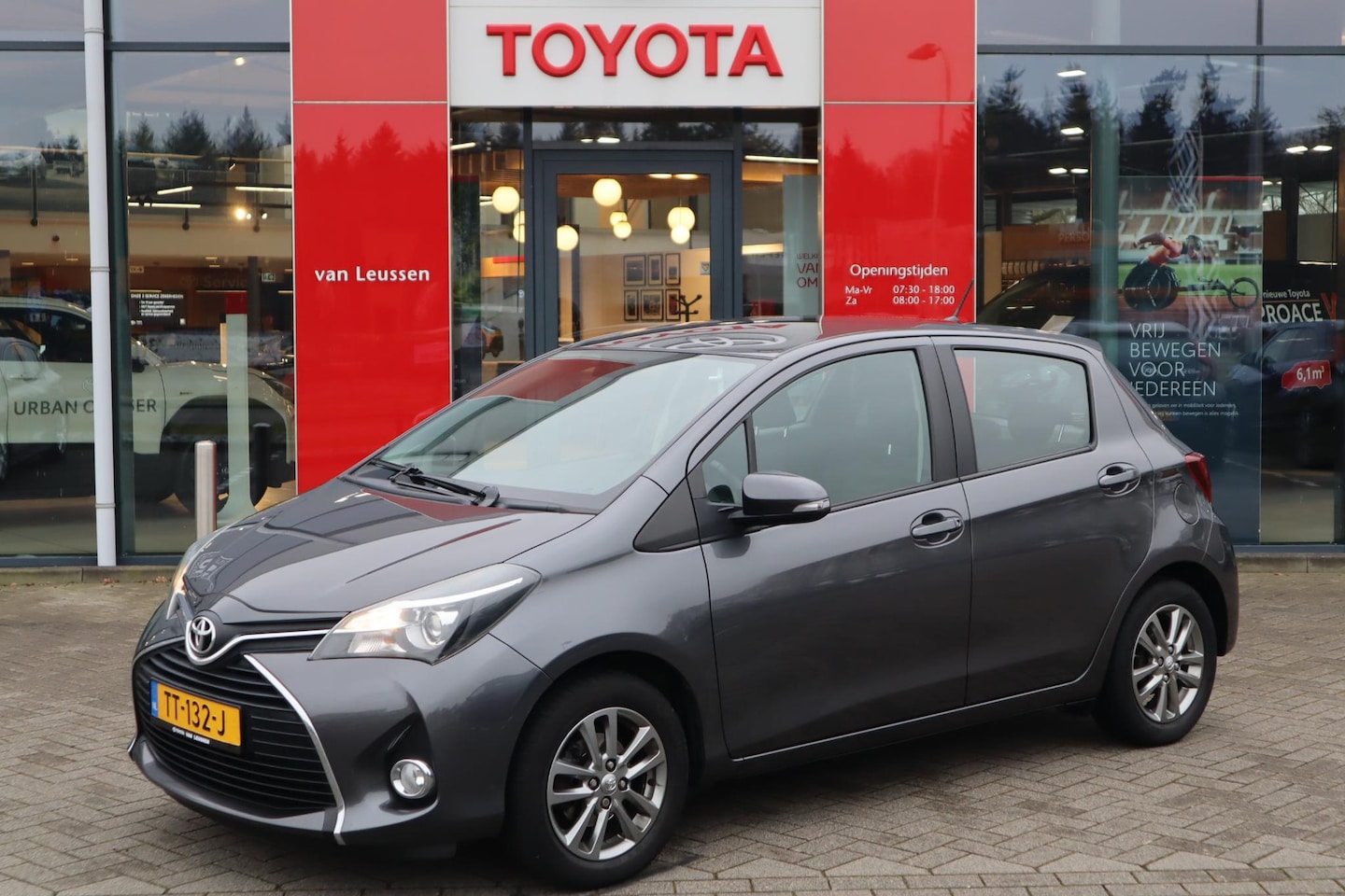 Toyota Yaris - 1.3 VVT-i DYNAMIC 5-DEURS AIRCO LM-VELGEN PARKEERCAMERA BLUETOOTH - AutoWereld.nl