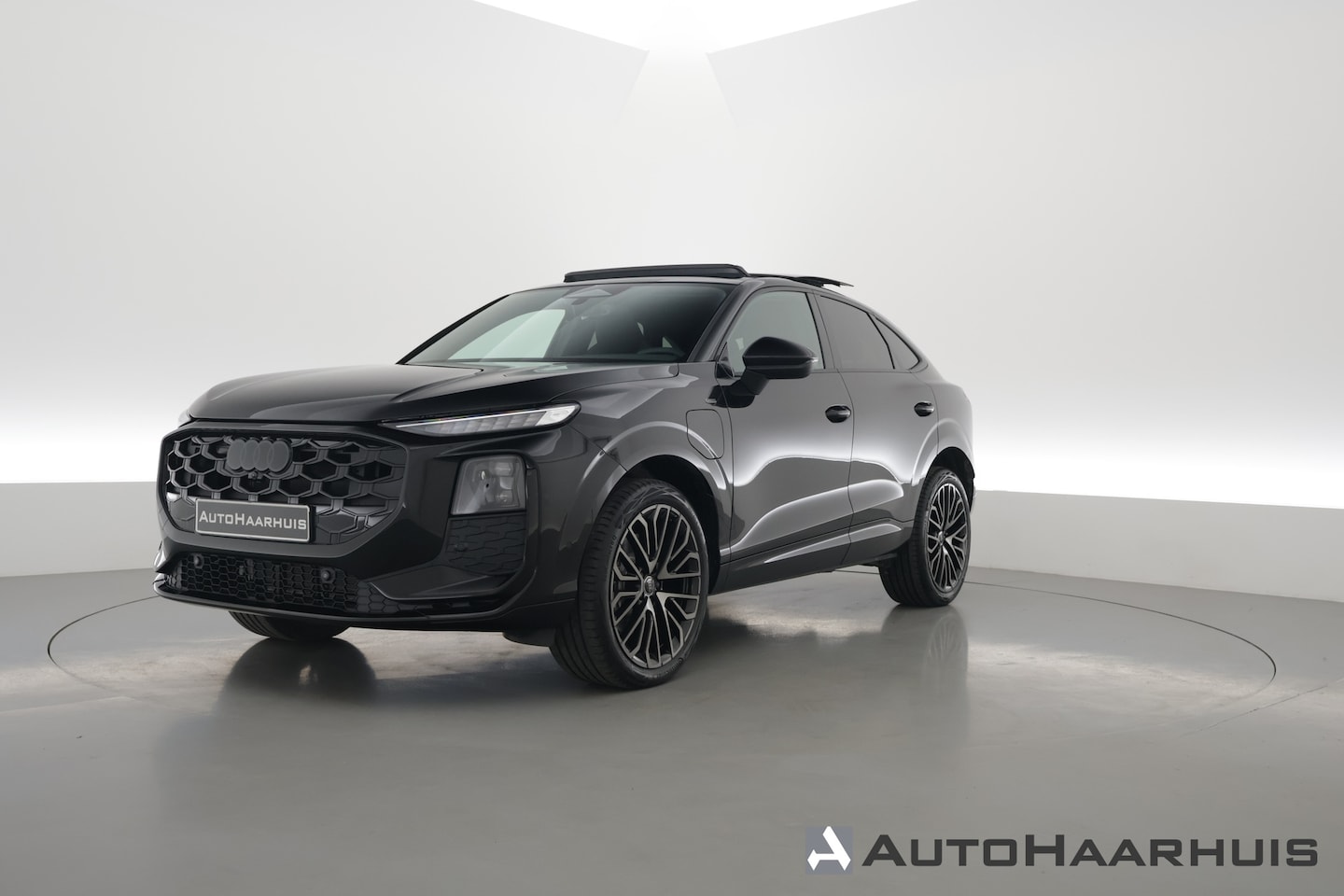 Audi Q3 Sportback - 1.5 e-hybrid S edition 272pk | Facelift | Pano | Shadow Look Pro | Tech Pack Plus | Matrix - AutoWereld.nl