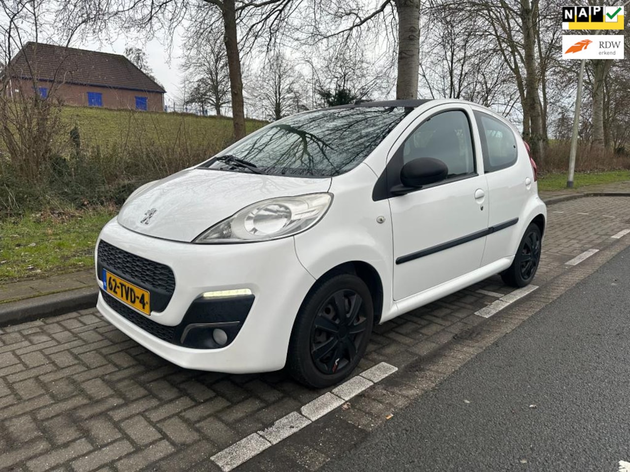 Peugeot 107 - 1.0 Active airco, carplay ,navi, nieuwe apk ,nap - AutoWereld.nl