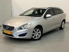 Volvo V60 - 1.6 T3 / NL-auto / Navi / Bluetooth / Trekhaak