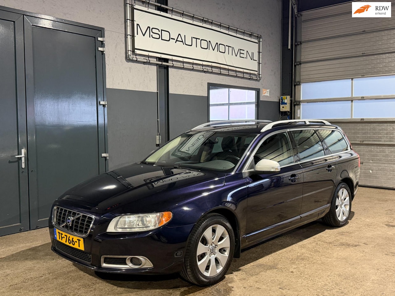 Volvo V70 - 3.2 AWD Kinetic Leer Stoelverwarming Onderhouden - AutoWereld.nl