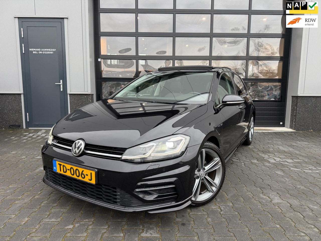 Volkswagen Golf - 1.5 TSI Highline Business R LINE PANORAMADAK automaat R-LINE - AutoWereld.nl