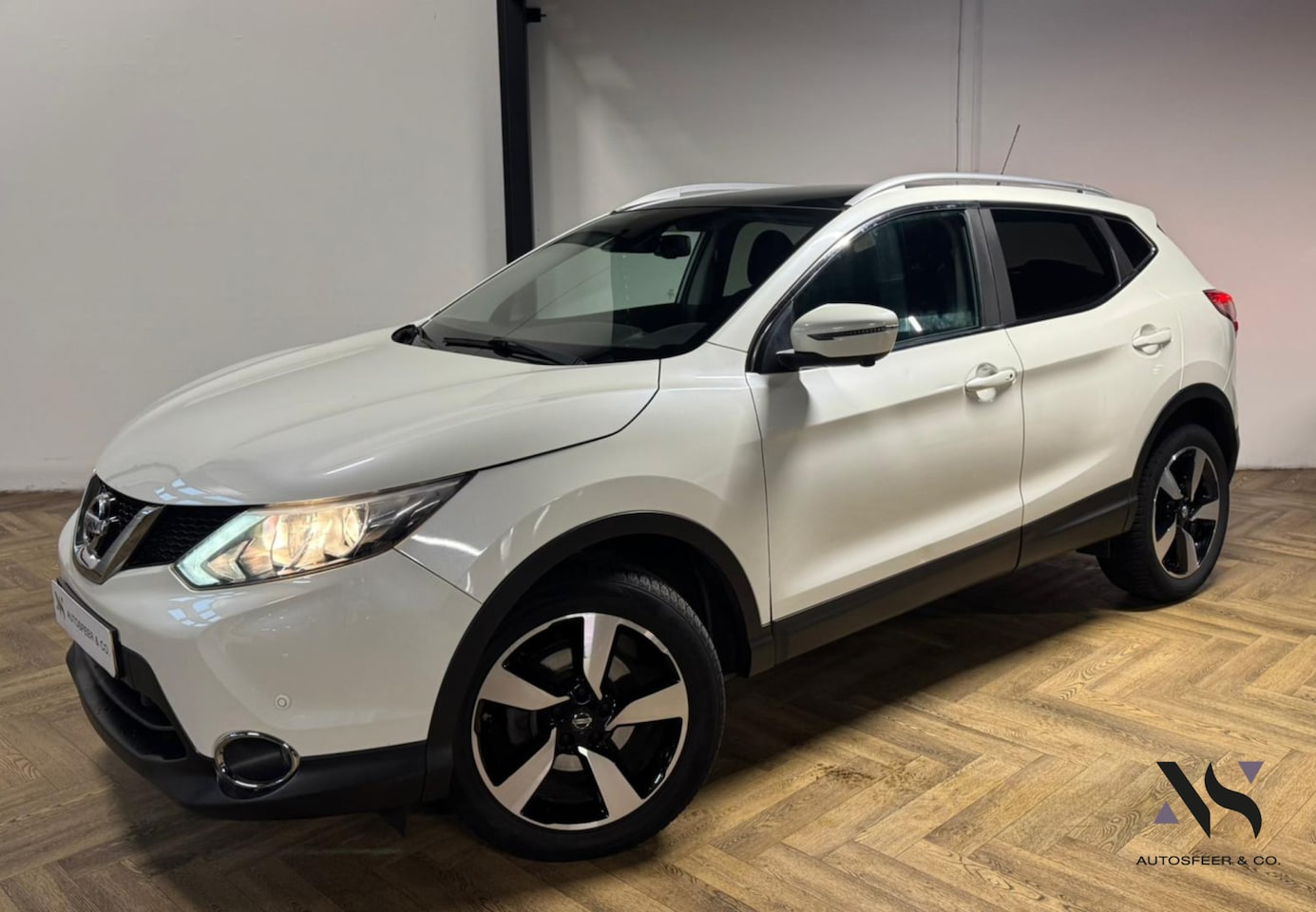 Nissan Qashqai - 1.2 N-Connecta PANO KEYLESS 360' - AutoWereld.nl