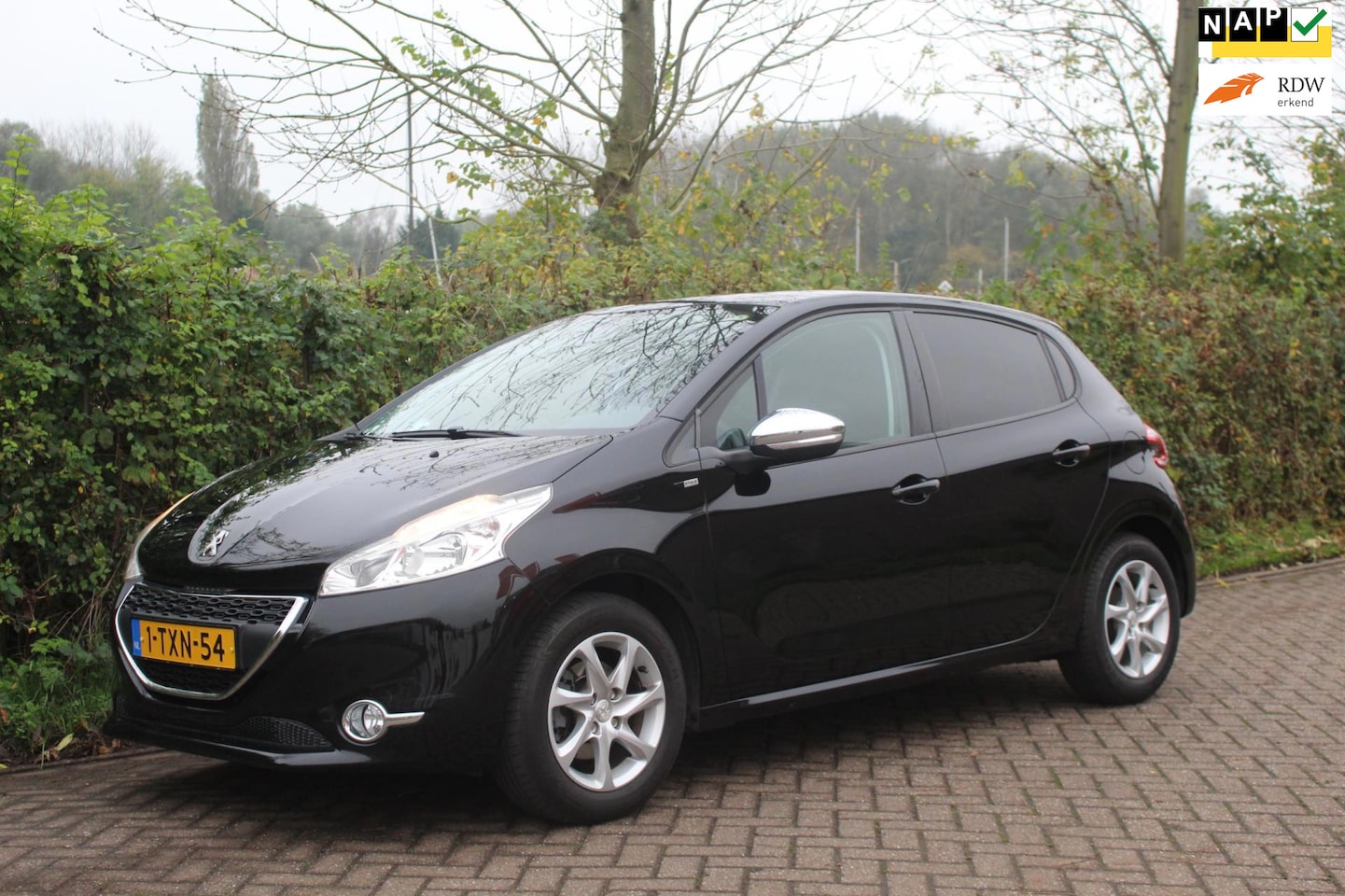 Peugeot 208 - 1.2 VTi Style *Dist VV !! *2e Eig ! *MultiMedia - AutoWereld.nl