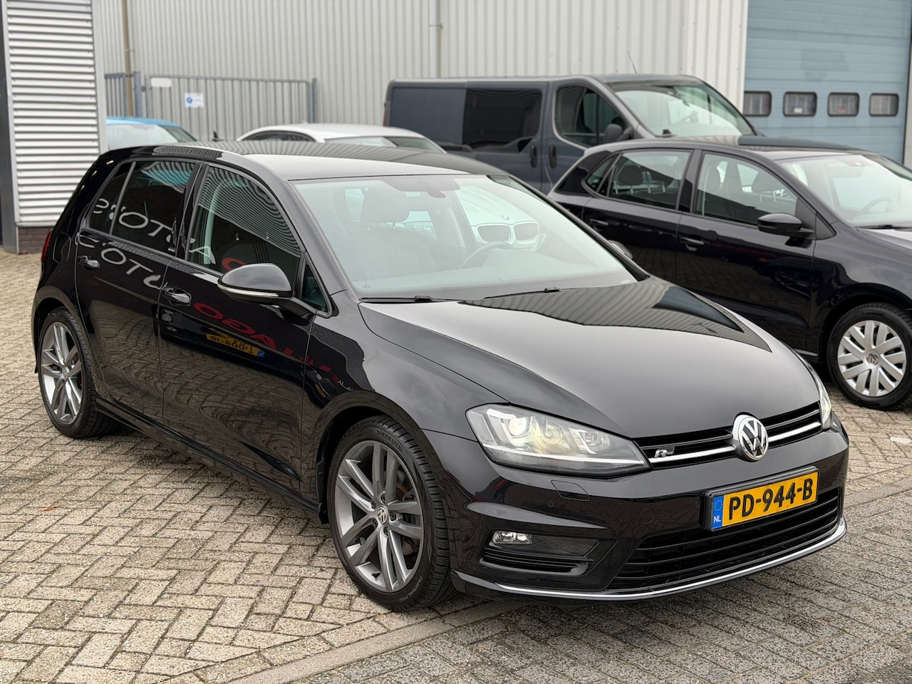 Volkswagen Golf - 1.6 TDI R-Line Bi-XENON/NAVI/LED/CRUISE/PDC/DISTR+WPOMP-VV! - AutoWereld.nl