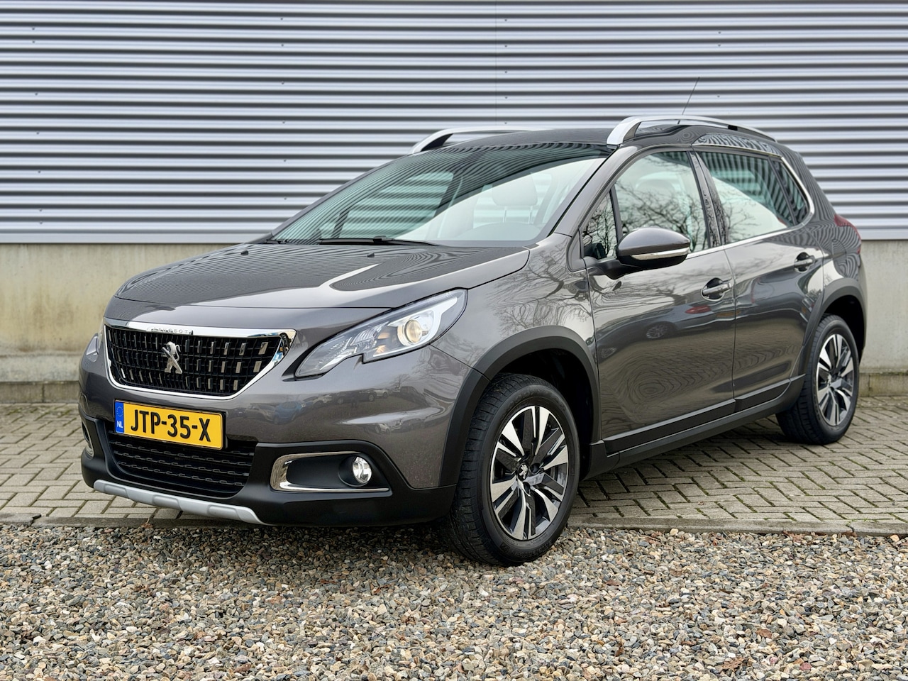 Peugeot 2008 - 1.2 110pk PureTech Allure [ navi,ecc,pdc,cruise,lmv,trekhaak ] - AutoWereld.nl