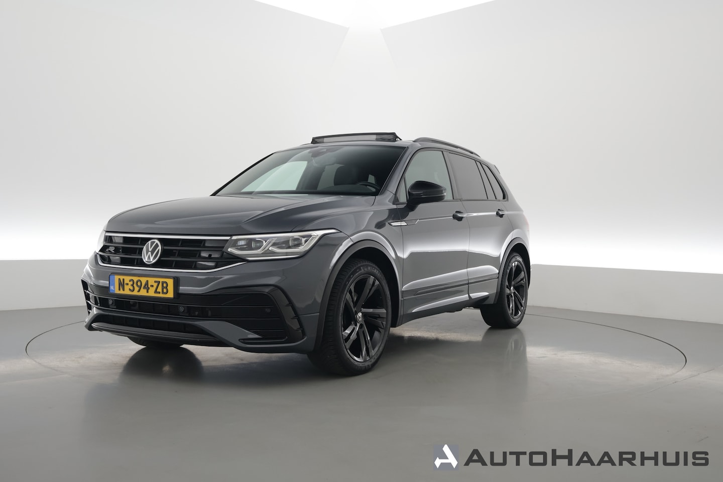 Volkswagen Tiguan - 1.5 TSI R-Line | Pano | Elek. Trekhaak | Camera + PDC | CarPlay | Dodehoek | Dig. Cockpit - AutoWereld.nl