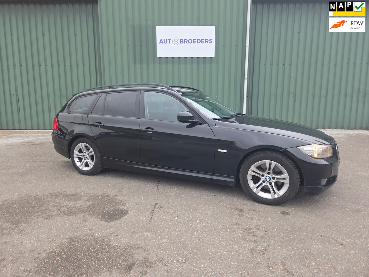 BMW 3-serie Touring - 320i Business Line - AUTOMAAT - GOED ONDERHOUDEN - LM VELGEN - NAVIGATIESCHERM - AutoWereld.nl
