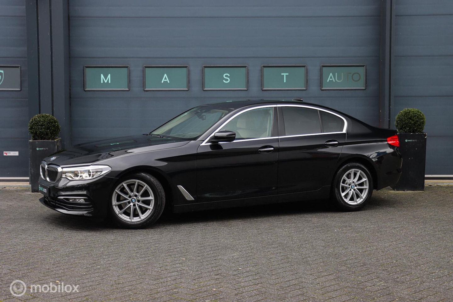 BMW 5-serie - 520d High Executive|NAP|HUD|Camera|LED|Carplay - AutoWereld.nl
