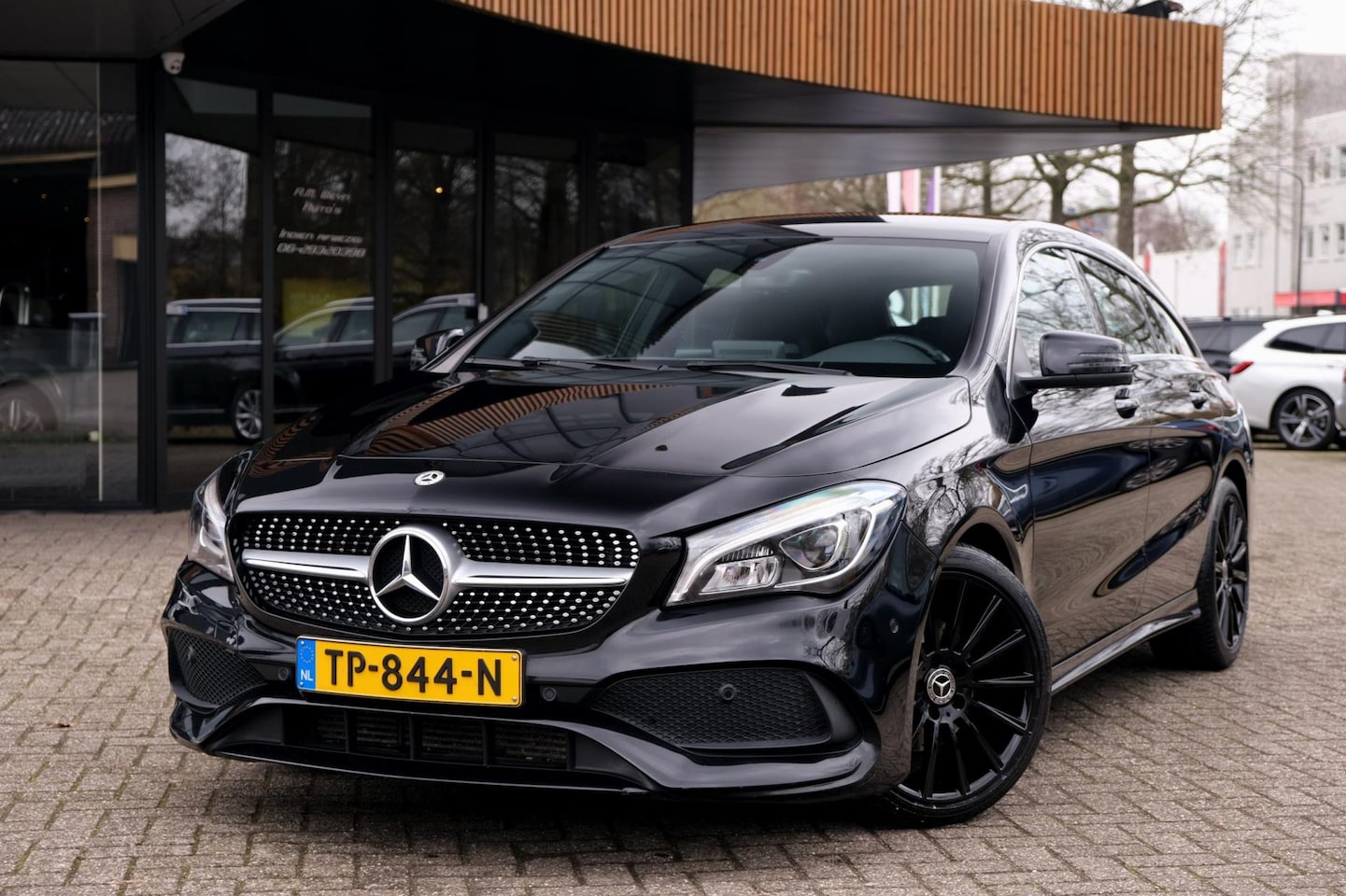 Mercedes-Benz CLA-klasse Shooting Brake - 200 d Business Solution|Rijklaar!|Camera|AMG Performance stoelen|Stoelverwarming|Keyless - AutoWereld.nl
