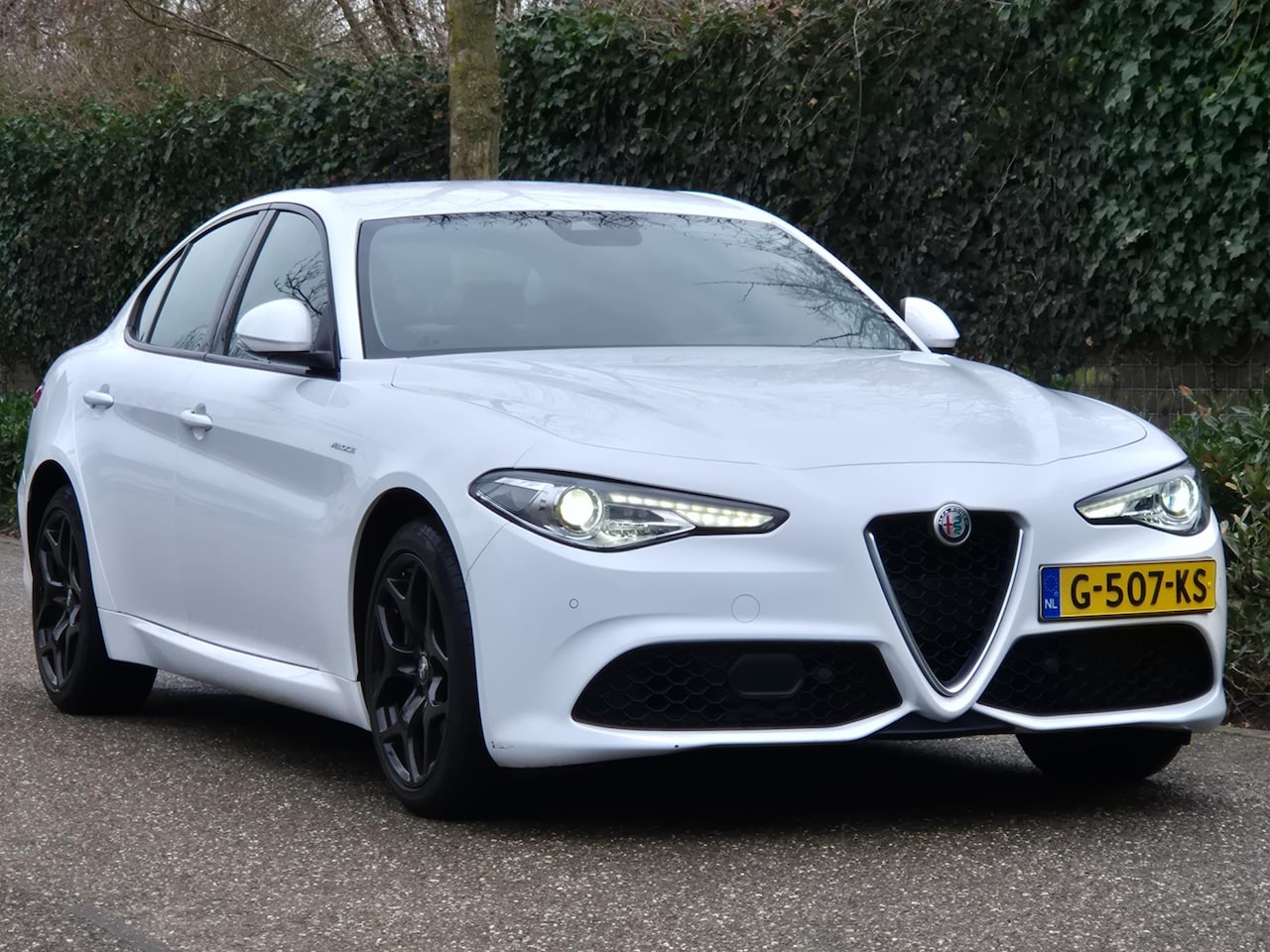 Alfa Romeo Giulia - 2.0 T AWD Veloce 280 PK Automaat Line Assist Camera Rood Leder Stuurverwarming - AutoWereld.nl