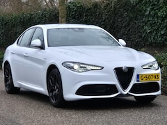 Alfa Romeo Giulia - 2.0 T AWD Veloce 280 PK Automaat Line Assist Camera Rood Leder Stuurverwarming