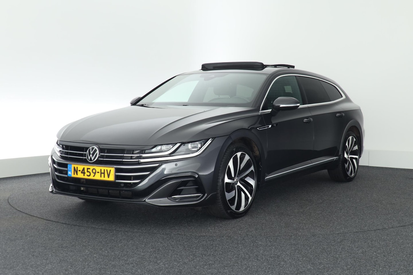 Volkswagen Arteon Shooting Brake - 1.4 TSI eHybrid 218pk R-Line Business+ Panoramadak DCC Camera Stuurverwarming Virtual Cock - AutoWereld.nl