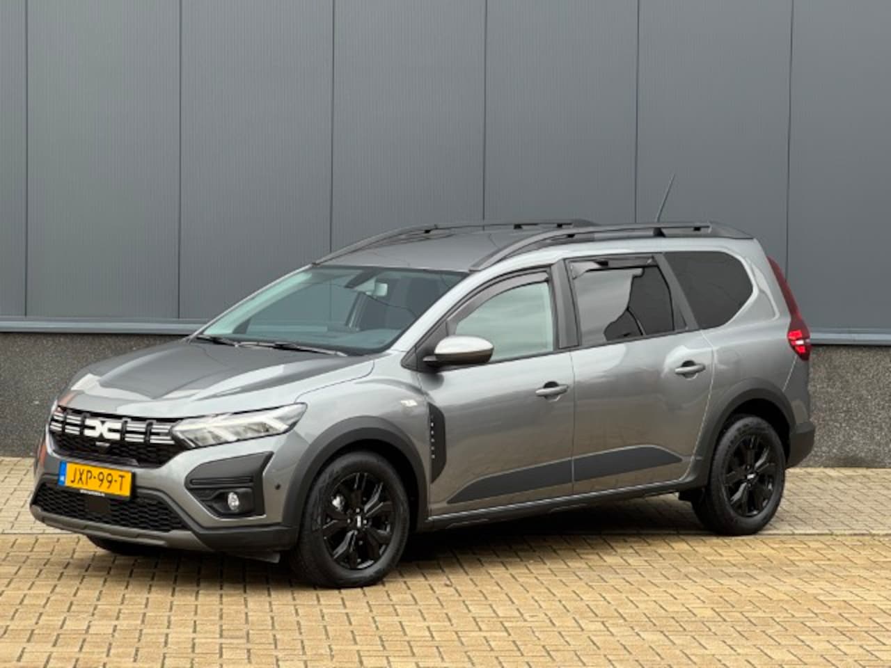 Dacia Jogger - 1.6 Hybrid 140 Extreme 5p. 1.6 Hybrid 140 Extreme 5p. - AutoWereld.nl