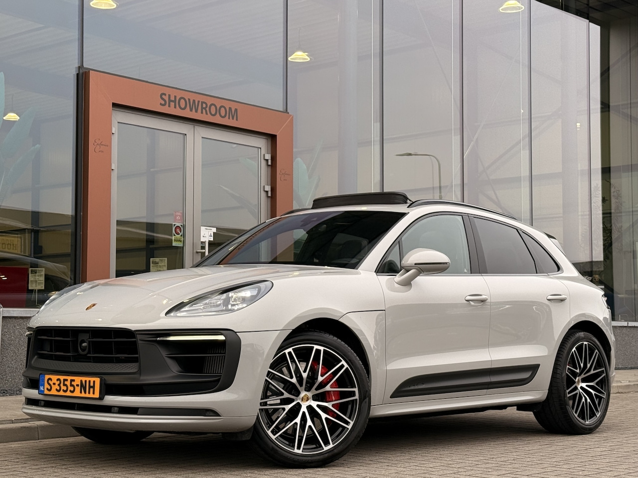 Porsche Macan - 2.9 GTS Facelift 441PK | Pano | Bose | Luchtvering | Achteruitrijcamera | Keyless - AutoWereld.nl