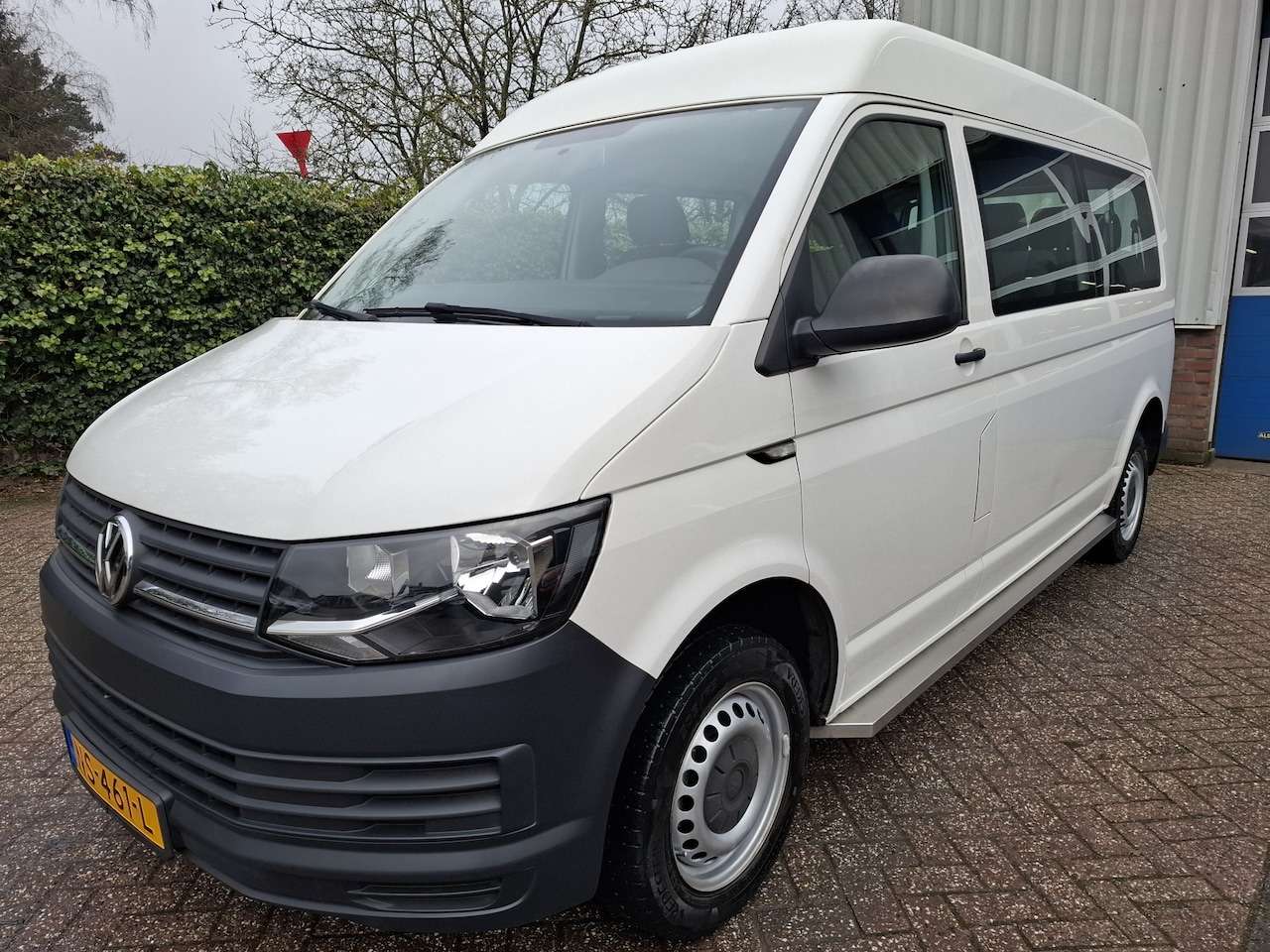 Volkswagen Transporter Kombi - 2.0 TSI L2H2 19950.- INCL BTW 9-PERSOONS BENZINE 150PK - AutoWereld.nl